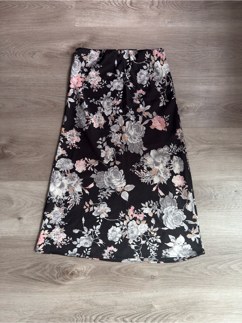 Mi Ami XS Satin-Like Dark Floral Midi Skirt